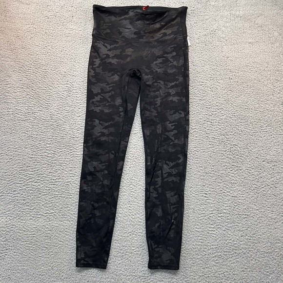 Spanx Leggings Womens Pedal Pusher Size Large Black Camo - Picture 1 of 9